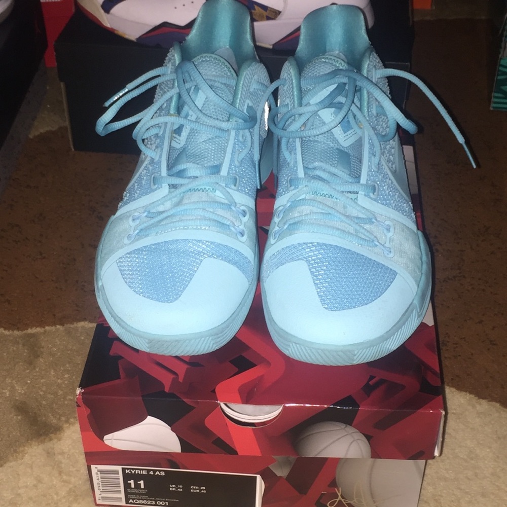NIKE KYRIE 4